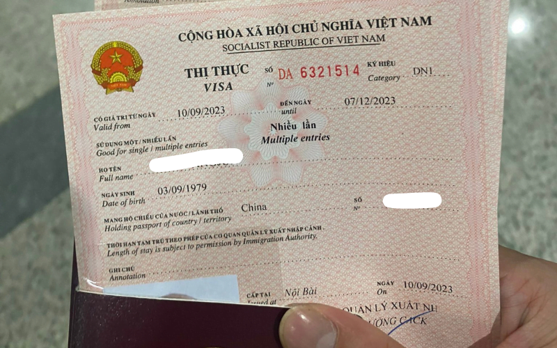 The 3-month multiple-entry Vietnam visa lets travelers enter and exit the country multiple times during their stay.