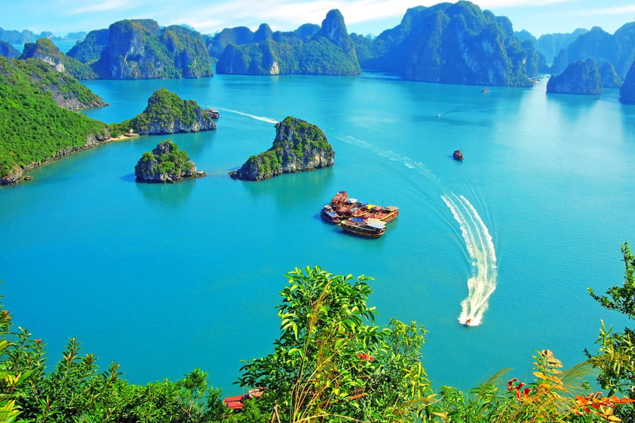 Ha Long Bay is your essential resource for exploring this UNESCO World Heritage site.